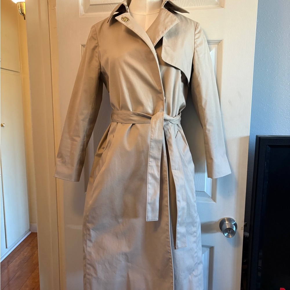 Timeless and pristine Jcrew trench coat. From the Jenna Lyons era at Jcrew.